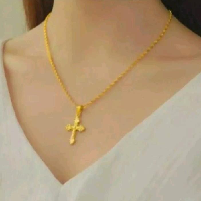 kalung salip titanium Perempuan 0