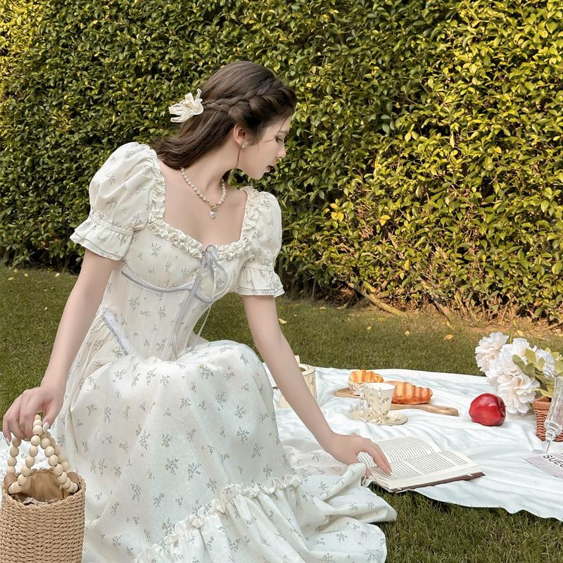 SOLEIL - Váy Đầm Florence Dress Thiết Kế Nữ Dáng Xòe Dài Cổ Vuông Tay Bồng Bo Chun Chiết Eo Viền Nhún Phối Corset Hoa Nhí Màu Trắng Kem Tiểu Thư Đi Tiệc Đi Chơi Women VD11