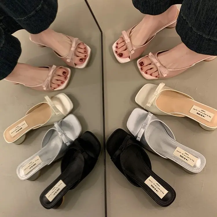 Dép cho nữ, có nơ, gót thô, làm bằng cao su