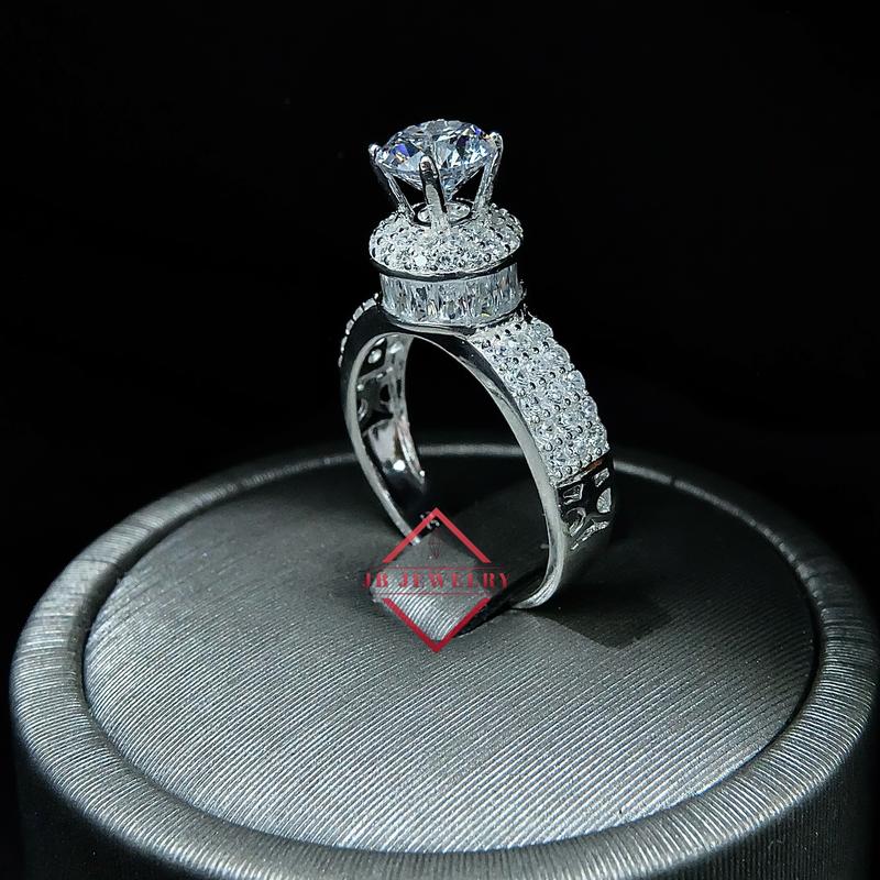 Nhẫn Nữ Hoàng Full CZ Xi BK NHJ-100150 Đeo Tay Cua Pin 1