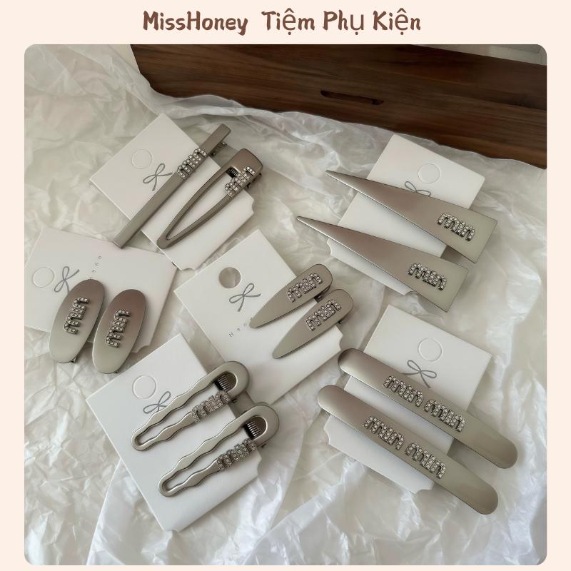 Kẹp Tóc Mái Mỏ Vịt Sắt Đính Chữ Min Cho Nữ Đẹp Vintage Hàn Quốc Dễ Thương Phong Cách Y2K Hot Trend