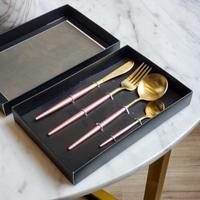 Gambar Brewsuniq Fuscia Pink 4pcs Cutlery Gift Set - Sendok / Garpu / Pisau Stainless dengan Kotak Hadiah dari Brewsuniq Store Kota Medan 1 Tokopedia