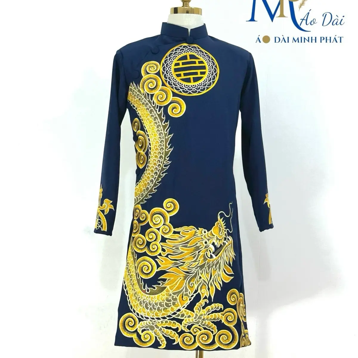 ￼Áo Dài Cách Tân Nam Vải Tuyết Mưa Cao Câp Với Hoạ Tiết Thêu Rồng Cách Điệu sang trọng Menswear Kem Kate