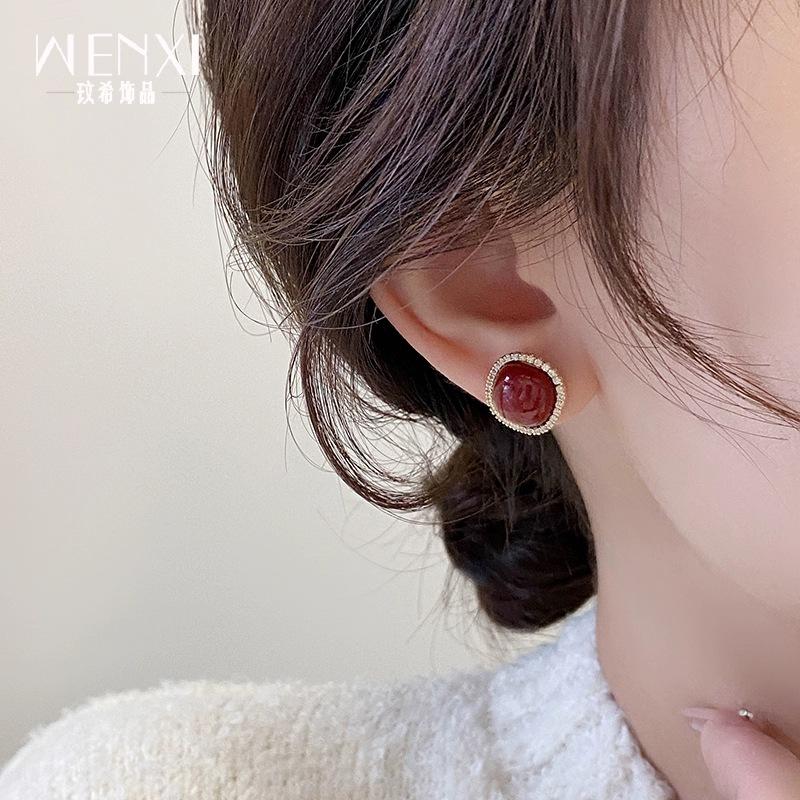 Product Introduction of ต่างหูมุก เพชรเต็ม เข็มเงิน ต่างหูวินเทจระดับไฮเอนด์ สไตล์ใหม่และร้อน ดีไซน์เฉพาะหรูหรา 9