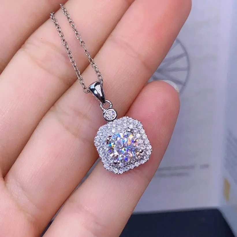 Eight Hearts and Eight Arrows Full Diamond Pendant Women's Necklace
