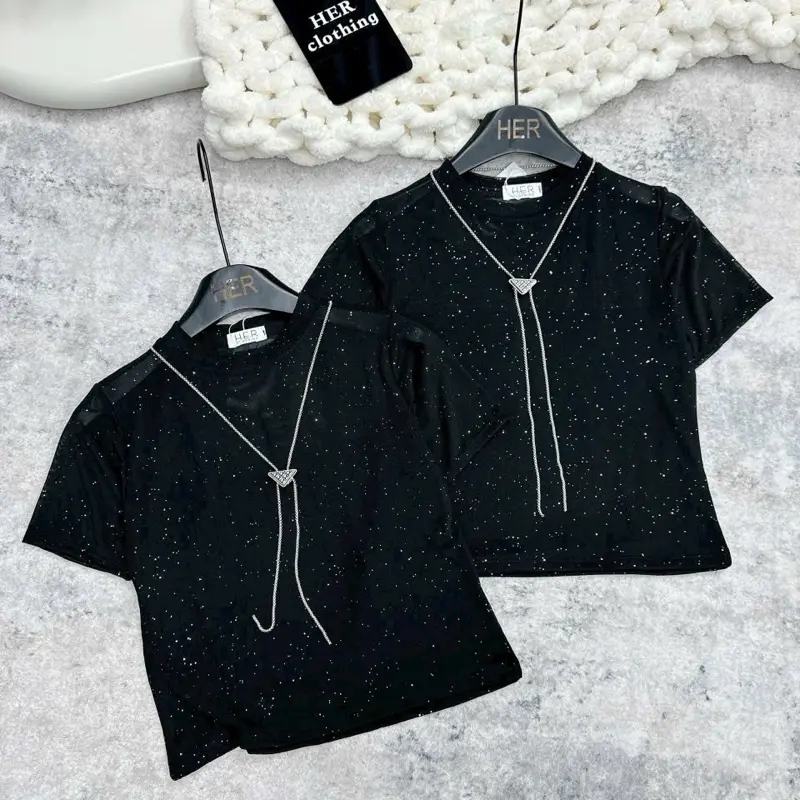 Áo nhũ croptop kèm dây xích