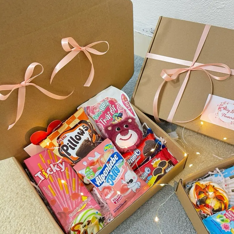 Box bánh kẹo kèm mặt gấu tặng nam và nữ vào các dịp sinh nhật lễ tết , ngày kỷ niệm  shop có tặng kèm đèn và thiệp , hộp size 25x25 4
