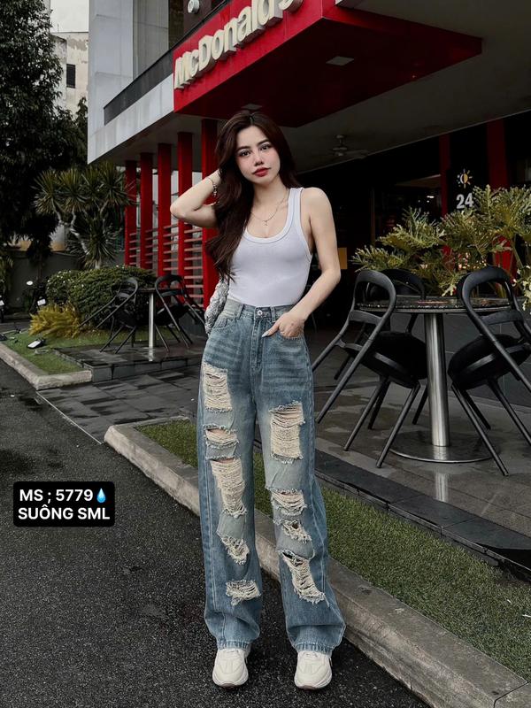 QUẦN JEAN ỐNG RỘNG NỮ LƯNG CAO RÁCH TE TUA HAI ĐÙI MÀU XANH ĐẬM PHÁ CÁCH CÁ TÍNH