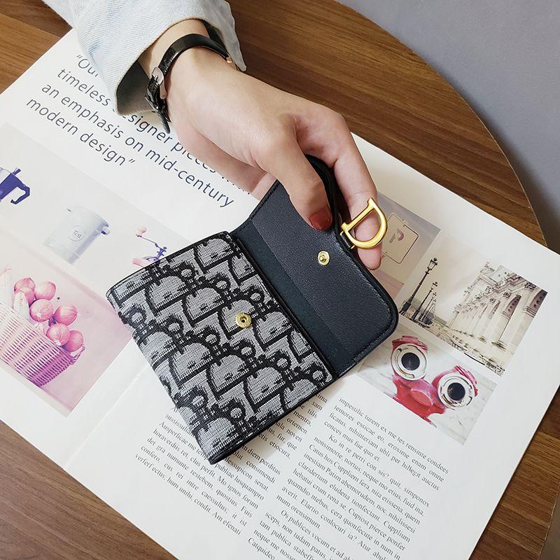 Product Introduction of Ví Nữ Nhỏ Thương Hiệu D nổi tiếng Châu Âu Và Mỹ Ví Tiền Xu Hàn Quốc Cho Học Sinh Gấp Ba Ngắn Cho Nữ Ví Đựng Thẻ, Hàng Mới Về Năm 2024 6