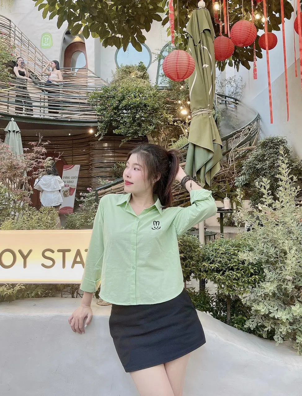 ÁO SƠ MI P-P 093 LỬNG DÀI TAY CHẤT VẢI COTTON THÊU LOGO XINH XẮN