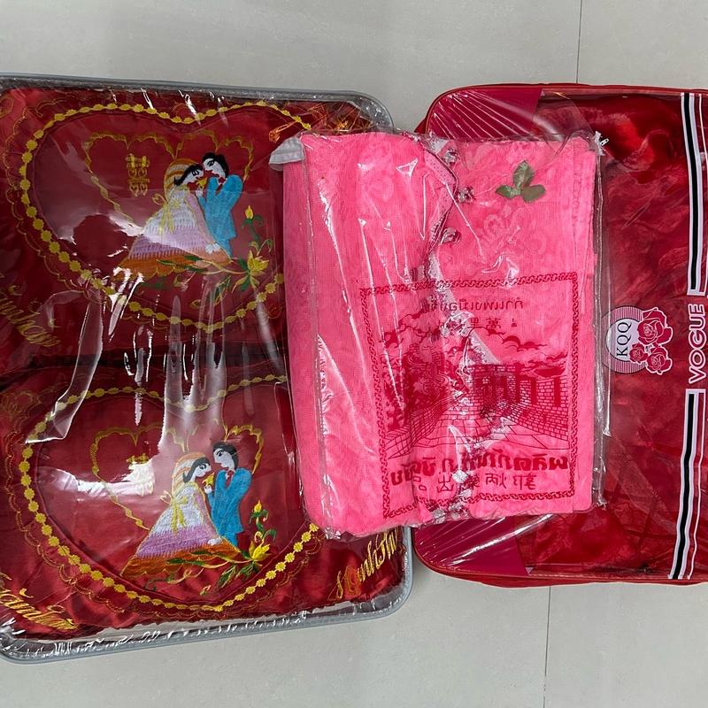 COMBO MÙNG+ MỀN 2kg7 + GỐI CƯỚI MÀU ĐỎ ( Mùng + Mền 2kg7 + Áo gối + ruột gối + túi xách gối + túi xách mền) CAO CẤP LOẠI 1 0