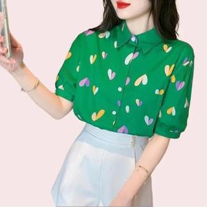 ชีฟองเสื้อตัวเล็กผู้หญิงฤดูร้อนใหม่เสื้อที่ไม่ซ้ํากันดอกไม้รักที่สวยงามแขนสั้นผู้หญิงด้านบน