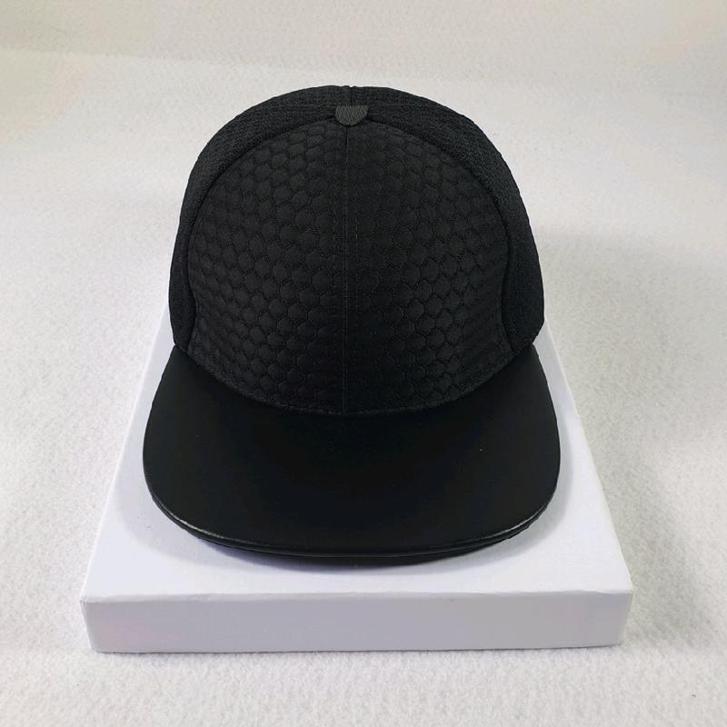MŨ LƯỠI TRAI/Nón kết SnapBack trắng đen-trẻ trung-phong cách-năng động 1