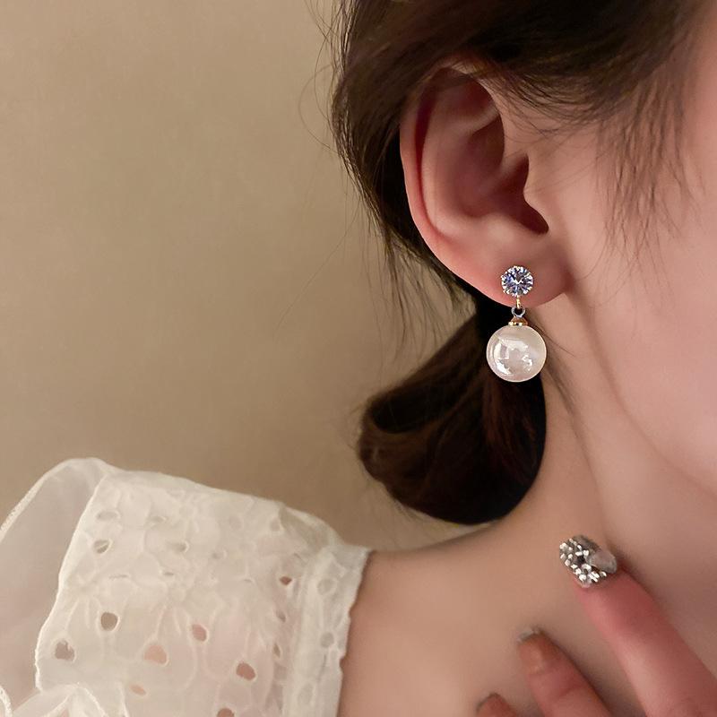 Product Introduction of Rainbow Electroplated Mermaid Pearl Earrings| 2025 Spring Hypoallergenic Titanium Ear Studs| Women's Minimalist Korean-Style Jewelry| Cross-Border Exclusive Daily Premium Accessories 5