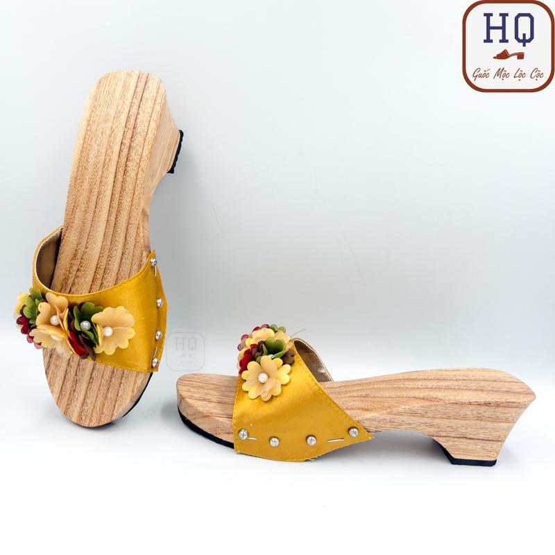 Guốc gỗ 5 phân đế xuồng, dép gỗ quai lụa kết hoa voan Khả Ái, guốc mộc truyền thống mũi tròn mặc áo dài, bà ba, pháp phục, đồ lam đi chùa, phụ kiện biểu diễn, hóa trang đóng phim, đóng kịch