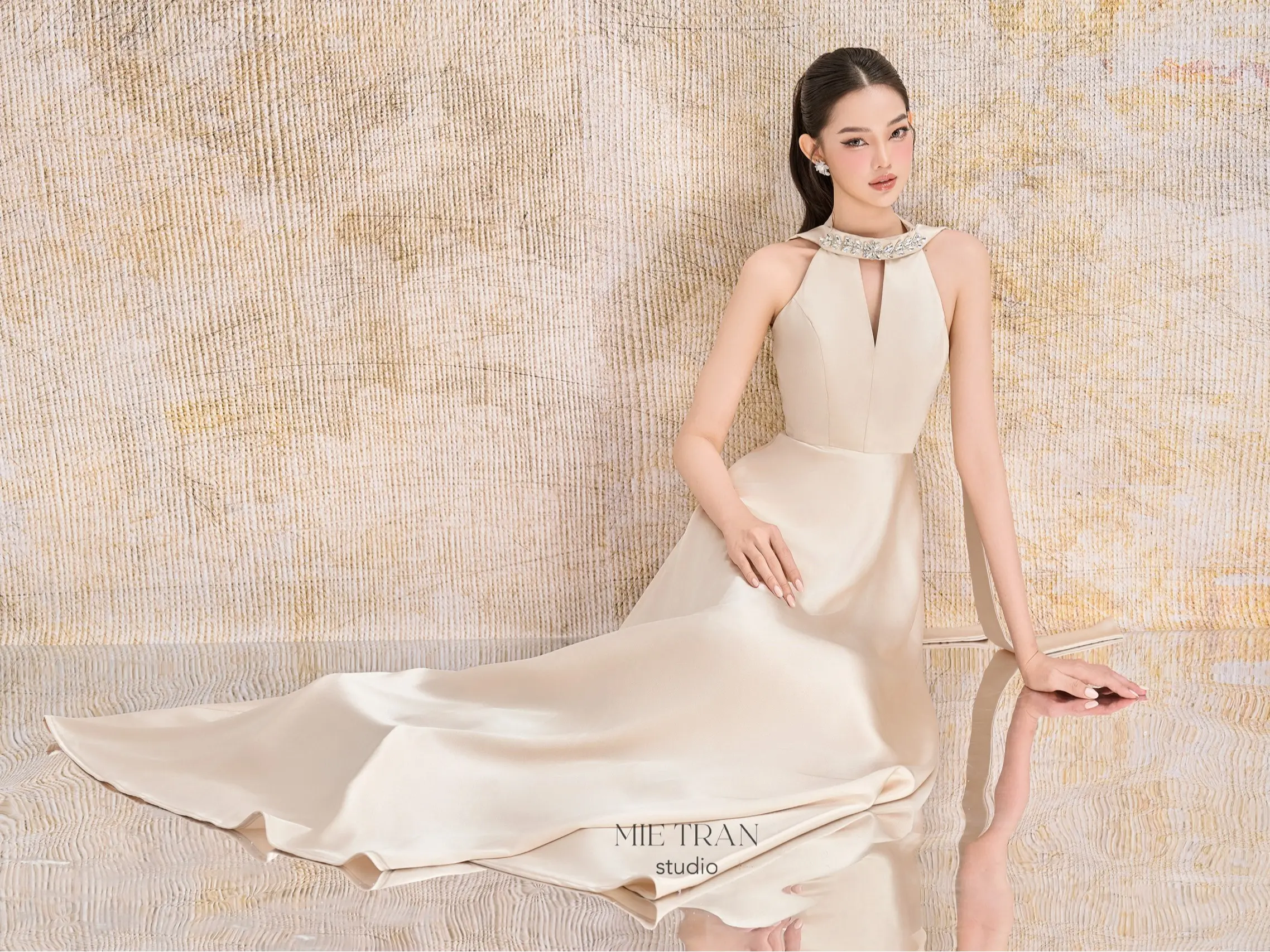 Mie Tran'Studio Đầm phi lụa cổ cao đính đá MV00043