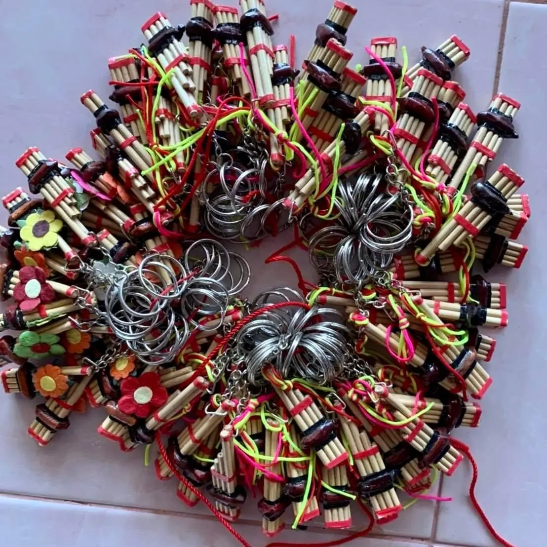 พวงกุญแจ แคน&โหวด&ปีนก 20 ชิ้น 200 บาท