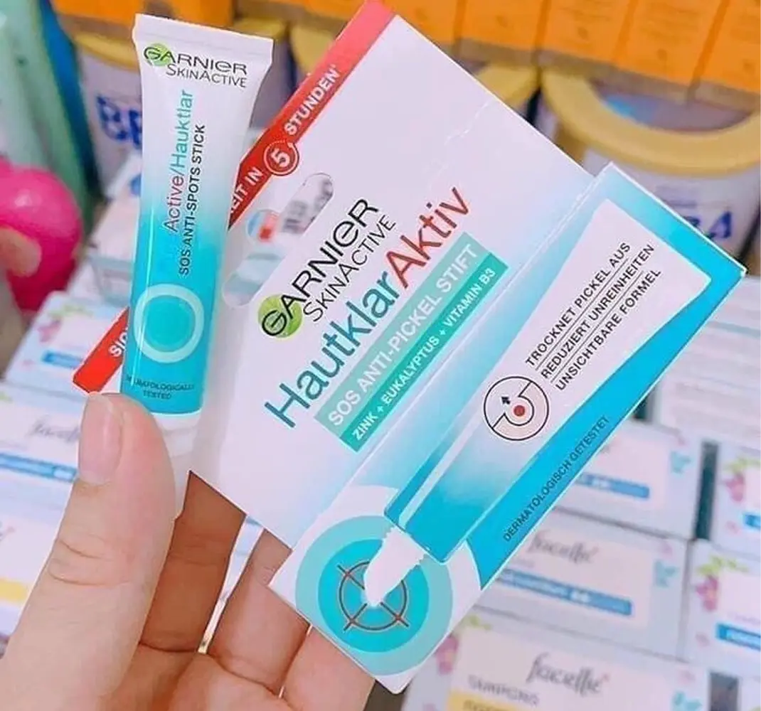 BÚT CHẤM TRỊ MỤN GARNIER HAUTKLAR