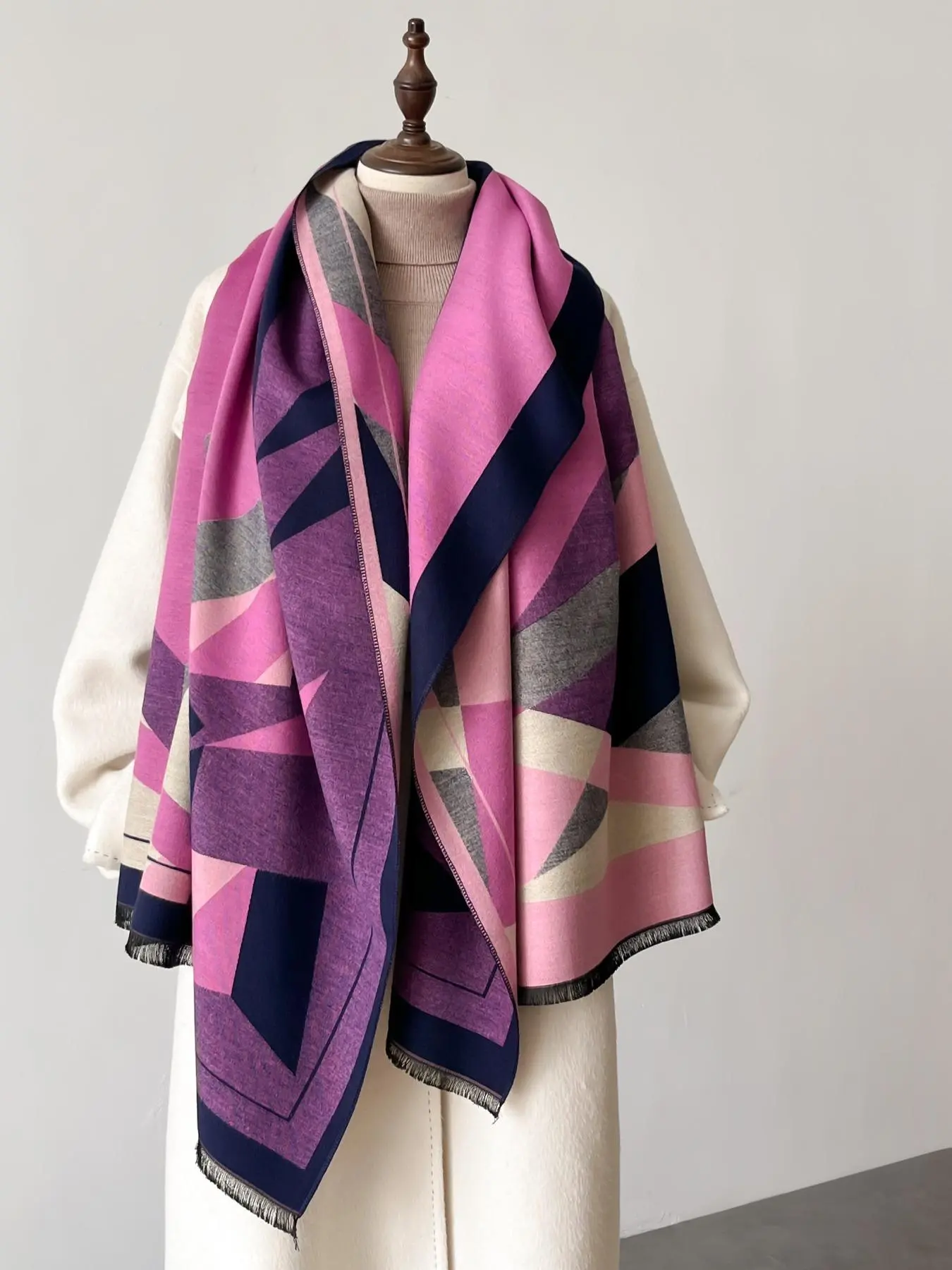 Colorblock Geometric Print Tassel Decor Scarf, Casual Soft Warm Shawl for Women & Men, Fashion Accessories for Fall & Winter