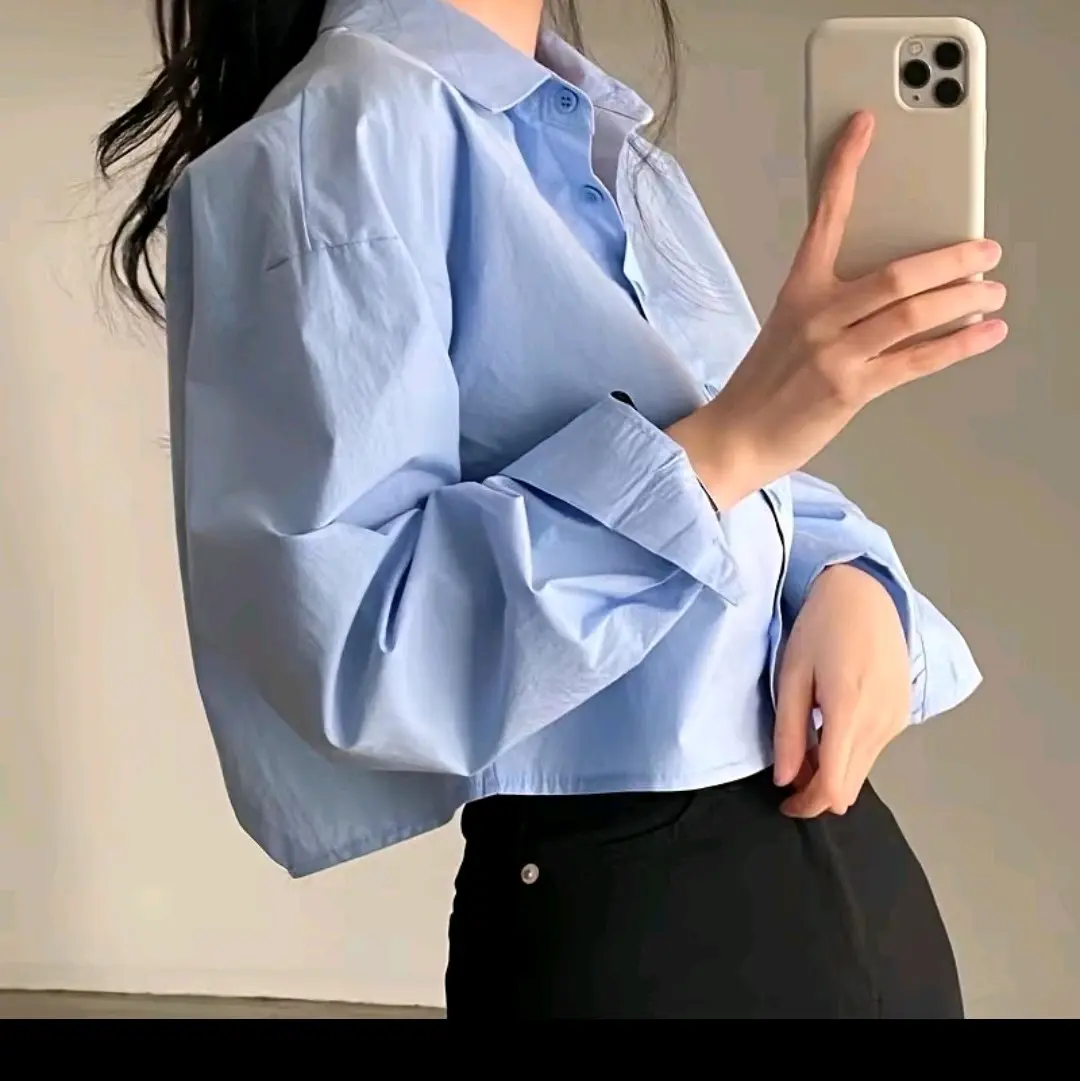 1 chiếc áo sơ mi basic cho các nàng dạo phố siêi xinh
