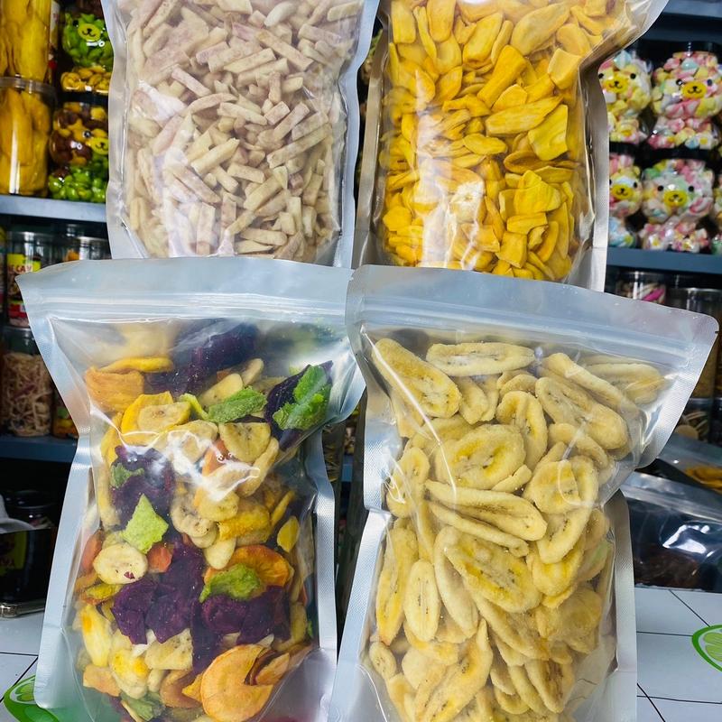   15 Combo 2kg.500gr mít vỡ to .500gr chuối sấy giòn Loại A.500gr trái cây vỡ.500gr Môn sấy giòn .Thơm ngon giòn. tặng 1 túi phô mai khoai tây Snack ăn vặt 