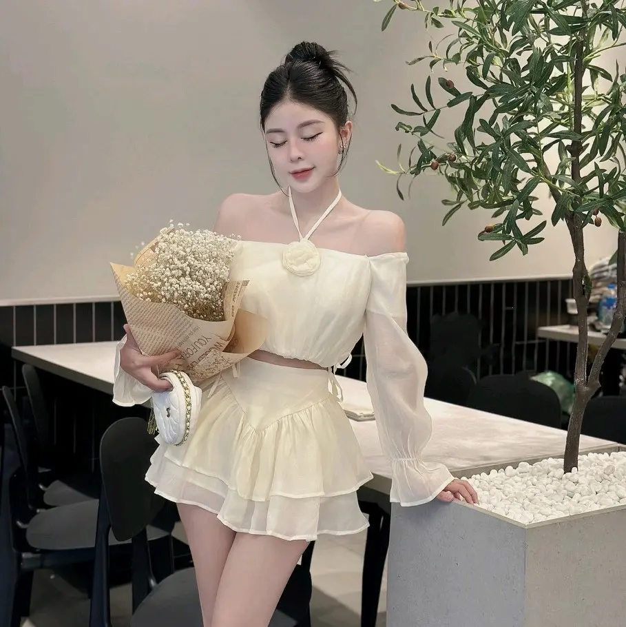 Set Voan Tơ Cổ Yếm Kèm Chân Váy Bèo Tầng Nữ