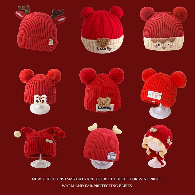 Mũ Em Bé Chủ Đề Năm Mới Màu Đỏ Pompom Đôi Dễ Thương Thiết Kế Hoạt Hình Thích Hợp Cho Trẻ Mới Biết Đi Và Trẻ Em Mũ Len Mềm Mại Và Bảo Vệ Tai Chống Lạnh Cho Em Bé Trai Và Bé Gái