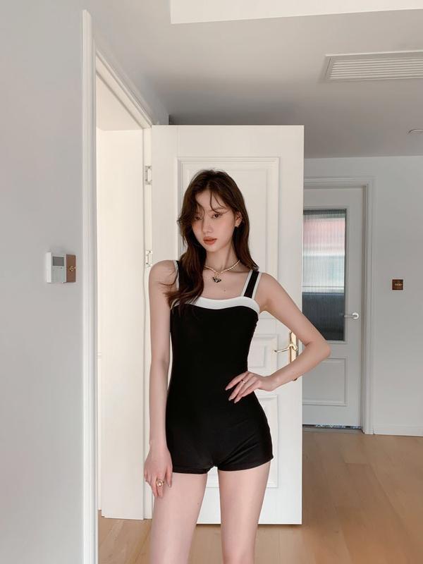 Bikini đi biển đồ bơi nữ liền mảnh 2 dây vai viền trắng FORM SHORT kín đáo 2024