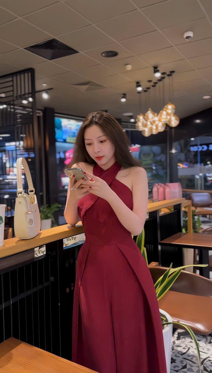 Product Introduction of Jum cổ yếm ống rộng đắp tà, đi chơi, cafe bạn bè, du lịch vải mango mềm mịn có mút ngực 2 size M L Ong Kem vm39 2