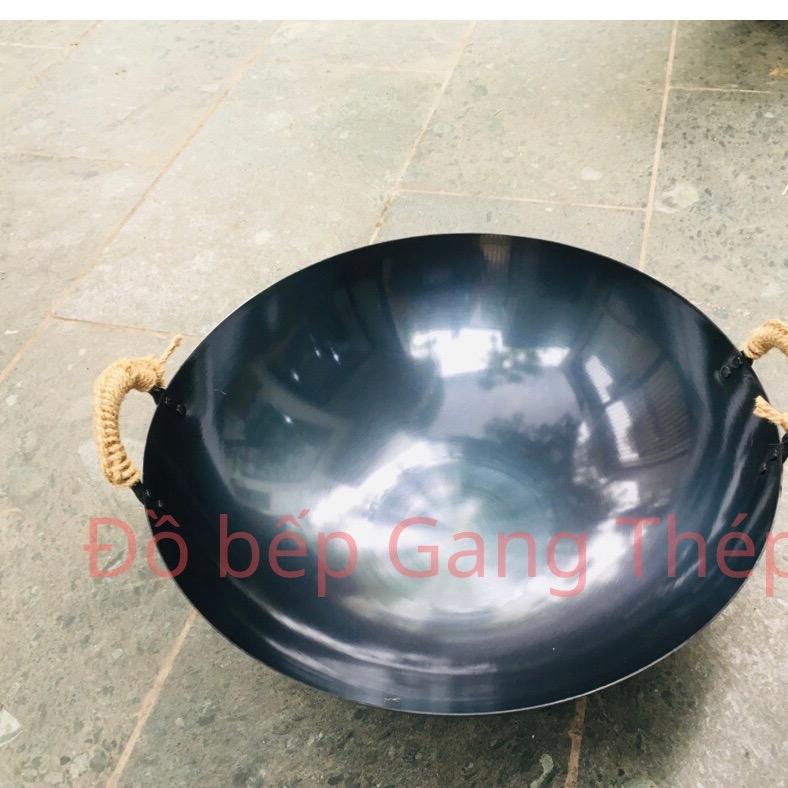 Chảo thép cacbon 2 quai tôi sẵn, chảo bếp công nghiệp, chảo rang cơm, xào mì, chảo đáy tròn dày dặn.
