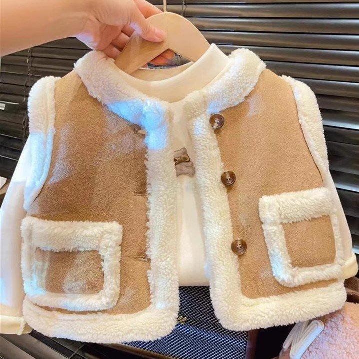 AK1530- Áo Khoác Gile Chất Liệu Da Lộn Màu Nâu Viền Kem Cho Bé Gái Từ 9-21kg