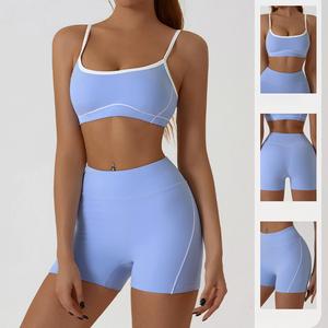 THESISQUEEN Conjunto de yoga de alta elasticidad con sujetador de color contrastante, camisola, pantalones cortos deportivos que realzan los glúteos, conjunto deportivo para mujer para actividades al aire libre