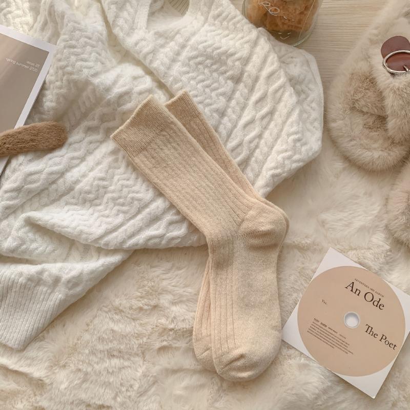 Autumn and Winter Solid Color Soft Simple Medium Thickened Warm Pile Socks 4