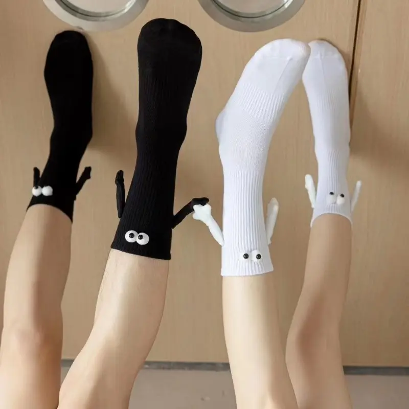 Tất Cặp Đôi Hút Từ Tính, 1 Đôi, Đen Trắng, Được Cá Nhân Hóa, Ống Trung Bình Hợp Xu hướng, Vui Nhộn Cầm Tay, Thích Hợp Cho Nam Và Nữ, Tất Dễ Thương, Mắt Ong Menswear 3