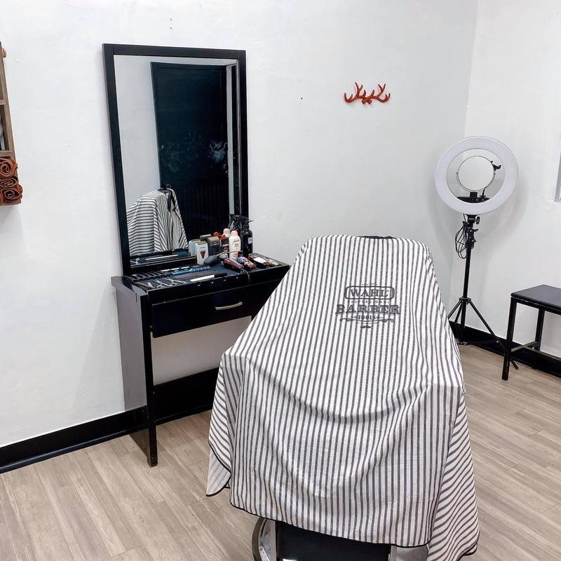 Áo choàng cắt tóc Wahl Barber Cape 
