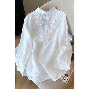 เสื้อกันแดด สีขาว ลูกไม้กลวงออก สำหรับผู้หญิง ฤดูร้อน บาง ทรงหลวม ระบายอากาศได้ดี เสื้อเชิ้ตขนาดเล็ก ใหม่ในปี 2025