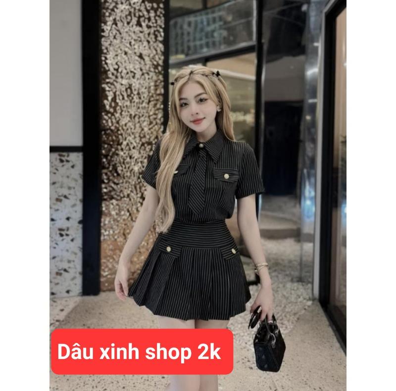 Product Introduction of Sét áo sơ mi kẻ sọc đính nút kèm cà vạt Mix chân váy xếp li xinh xắn. 5