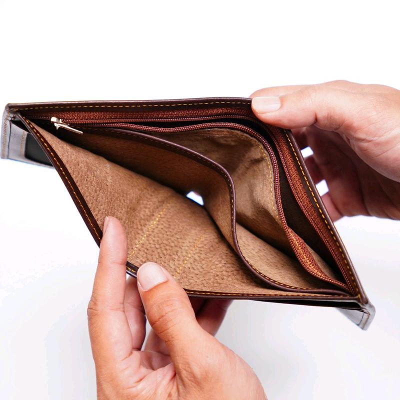 Ví da bò pullup cao cấp nhập khẩu, chất da bền bỉ, nhiều ngăn, độ bền cao,tạo hiệu ứng vân da, bảo hành 24 tháng, full hộp làm quà tặng. Lưu ý không đựng được giấy tờ cũ. 4