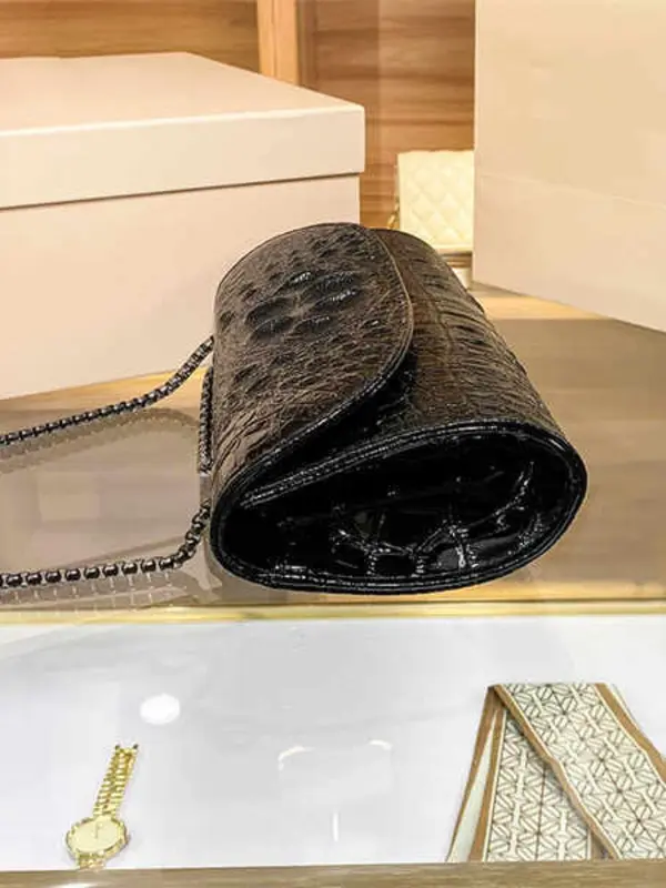 Women's Fashionable Crossbody Bag, with Chain Strap, Magnetic Closure Bag, Bag for Women 4