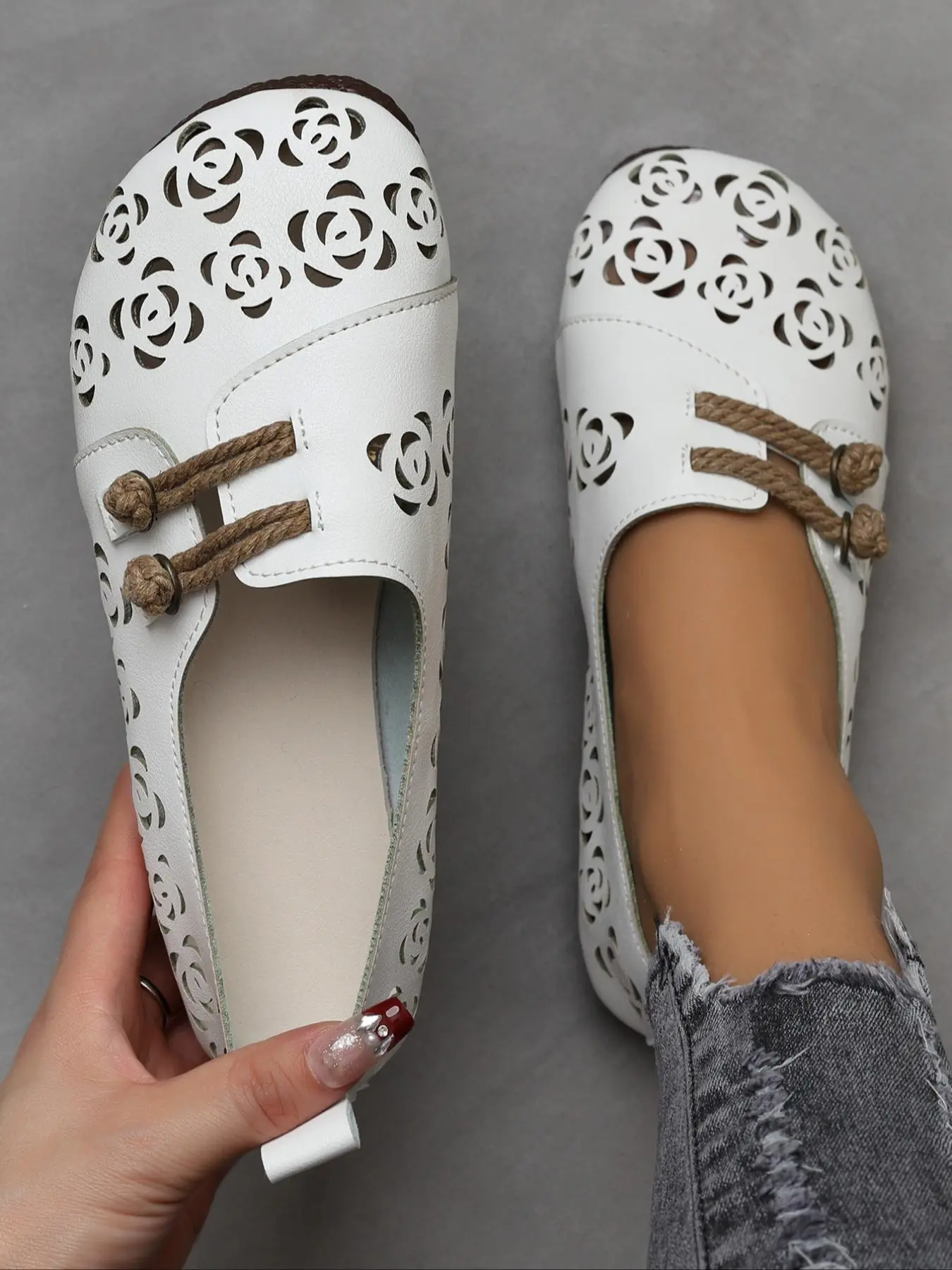 Women's Fashionable Hollow Out Design Slip-on Flats, Casual Comfortable Non-slip Soft Sole Flat Shoes for Daily Wear, Breathable Comfortable Walking Shoes for All Seasons