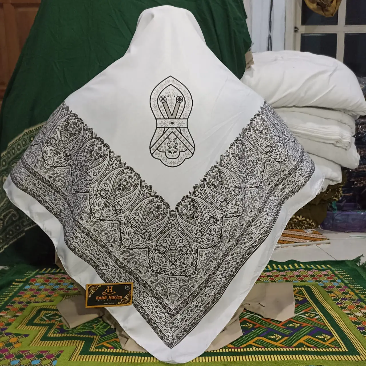 putih abu yaman persegi4