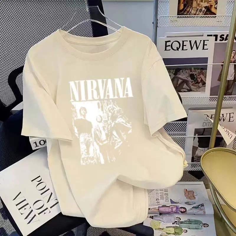 【ONLY BLACK/WHITE】Cetakan band rock Amerika NIRVANA Kaos Pria Terbaru 2024|Kaos Cotton Combed 30s|Kaos Cowok Distro Original 100%|Baju Oversize Pria|Kaos Pria Premium Tebal| Kaos Lengan Pendek Pria|Baju Kaos Oversize Couple |Kaos Oversize Pria Kaos Hitam 6
