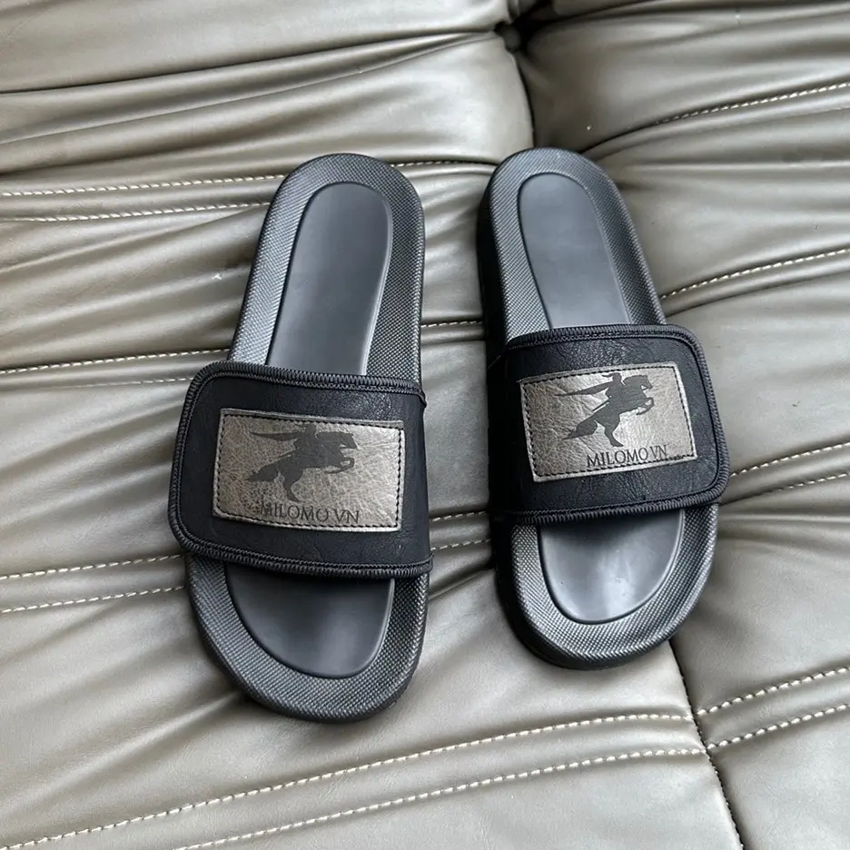 Dép lê nam khắc logo con ngựa (milomo) kiểu dáng dép dán thời trang ,da sít , đế cao su chống trượt, êm ái size 37-43