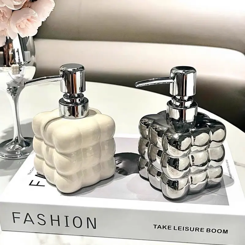 ￼Chai lọ đựng nước rửa tay, chai chiết dầu gội, sữa tắm dạng ấn cho khách sạn, nhà hàng, gia đình, lọ chiết dầu gội, chai 4
