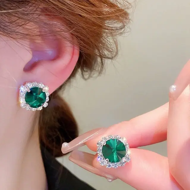 bộ dây chuyền bông tai màu xanh lá sang chảnh 4