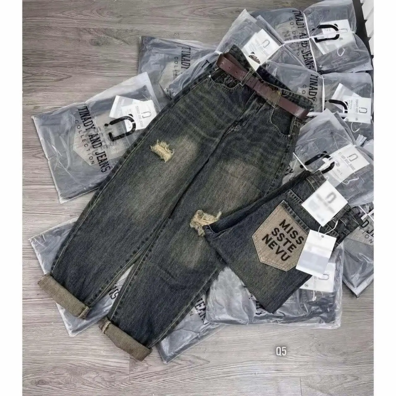 Quần baggy jean thêu túi miss