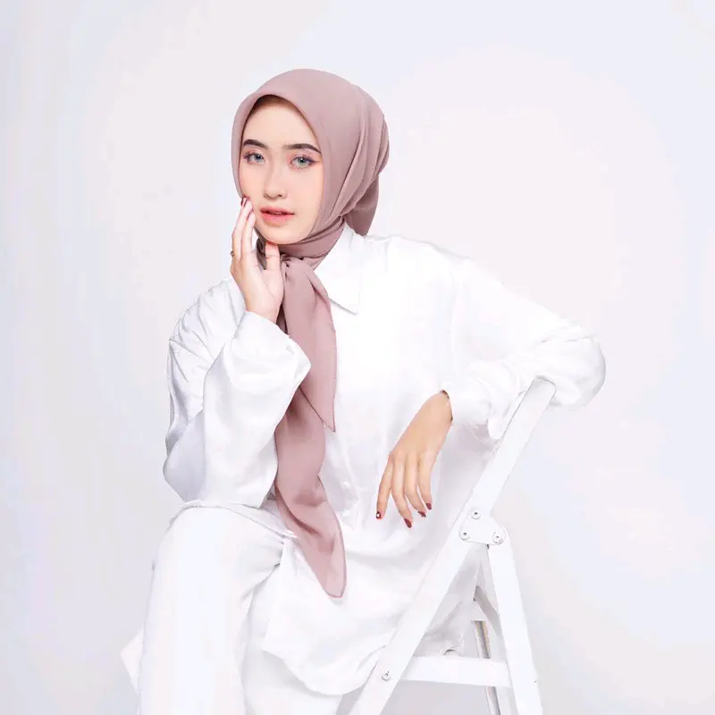 CAREI.IN Hijab Muslim Bella Square atau Segiempat Jahit Neci Polycotton