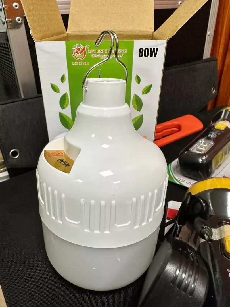 BÓNG ĐÈN SẠC TÍCH ĐIỆN TRẮNG 80W - Liên tục chiếu sáng 7-9 giờ - Đèn sử dụng nguồn 5V  - Công suất phát sáng: 80W