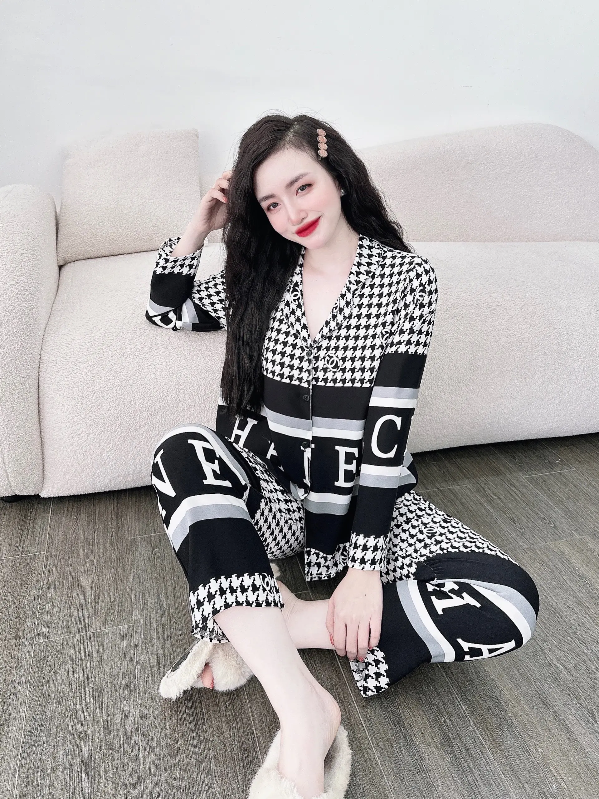 Đồ Bộ Pyjama Latin Họa Tiết Xếp Lớp Đen Quần Ngủ Hoa Tulip