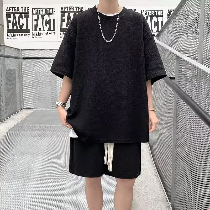 ชุดกีฬาผู้ชาย, วาฟเฟิลบาง, สไตล์ลำลอง, ฤดูร้อนใหม่, เสื้อและกางเกงขาสั้นแขนสั้น, เหมาะสำหรับชายและหญิง, สไตล์เกาหลี, ชุดสตรีท, คอกลมหนัก, ครึ่งแขน, ทรงหลวม, เสื้อยืดคู่รัก, แห้งเร็ว, สีทึบ, สบาย, ชุด Wwo ชิ้น, [SS24]